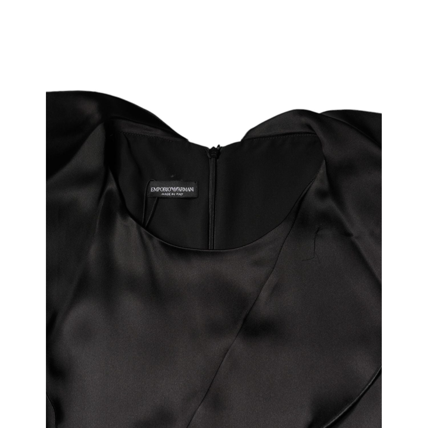 Front view with bag zipped and handles upright.