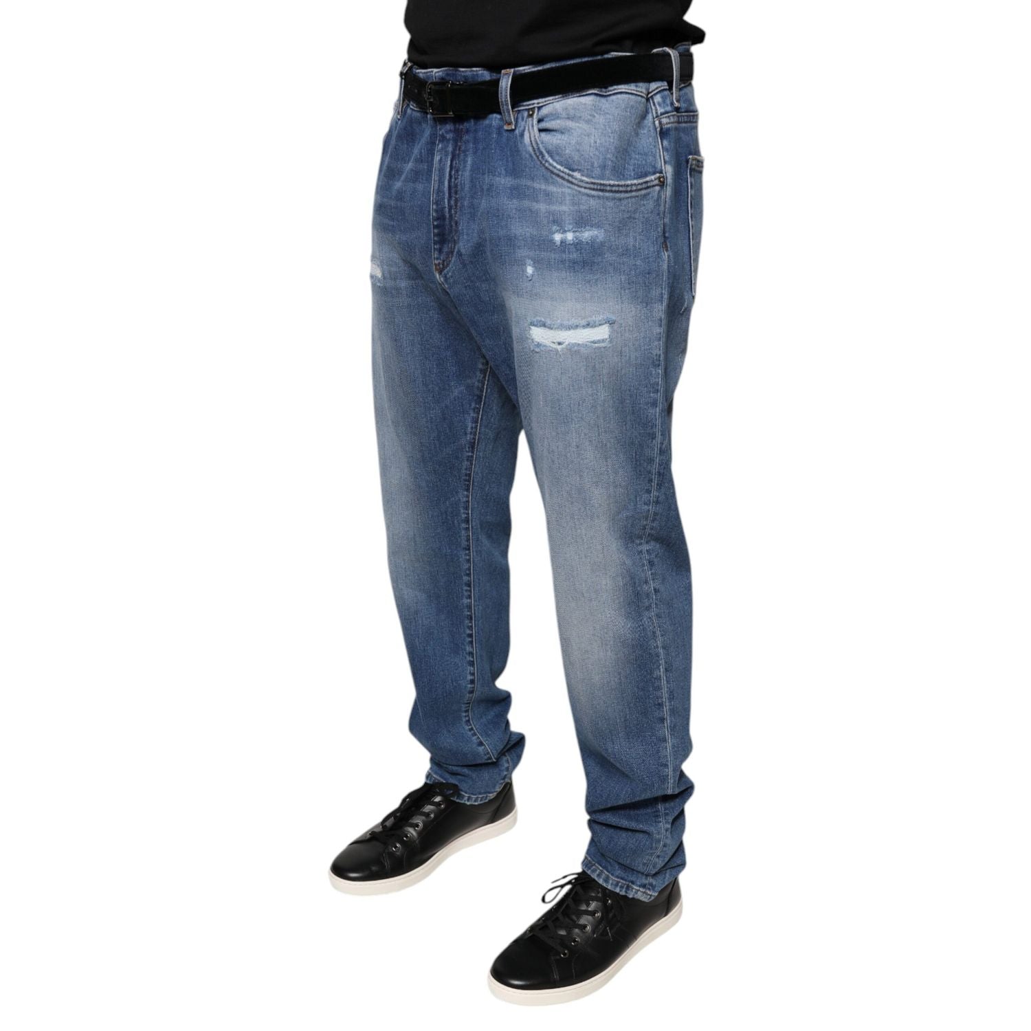 Front view with bag zipped and handles upright.