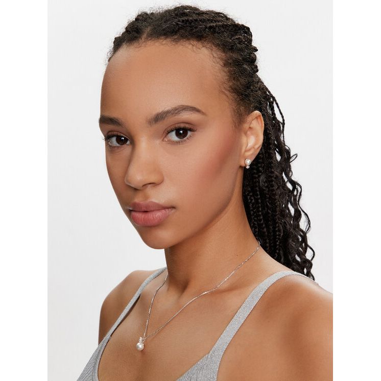 Woman wearing SWAROVSKI Mod. 5689624 earrings, silver 925° jewelry, quartz analog, 5 ATM water resistance, in official packaging.