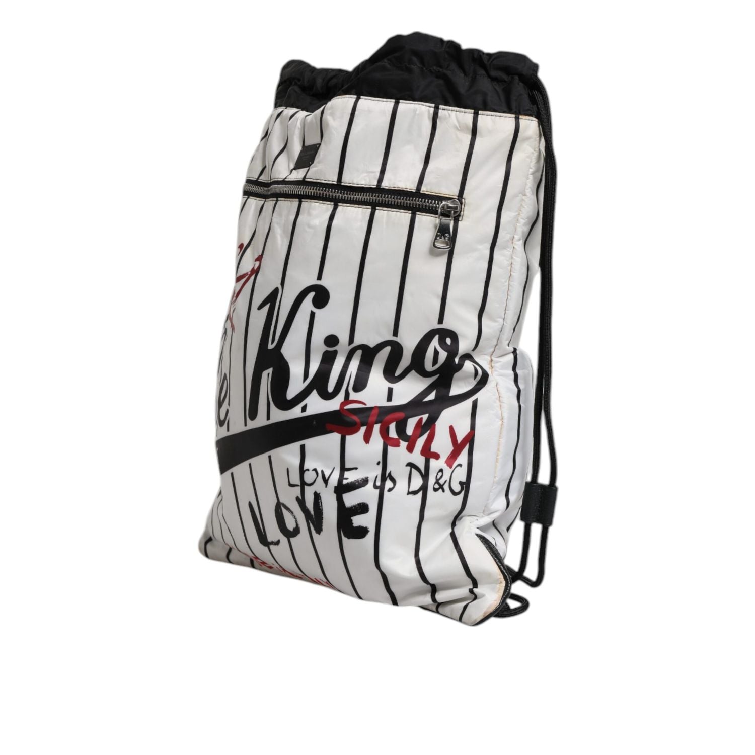 Front view with bag zipped and handles upright.