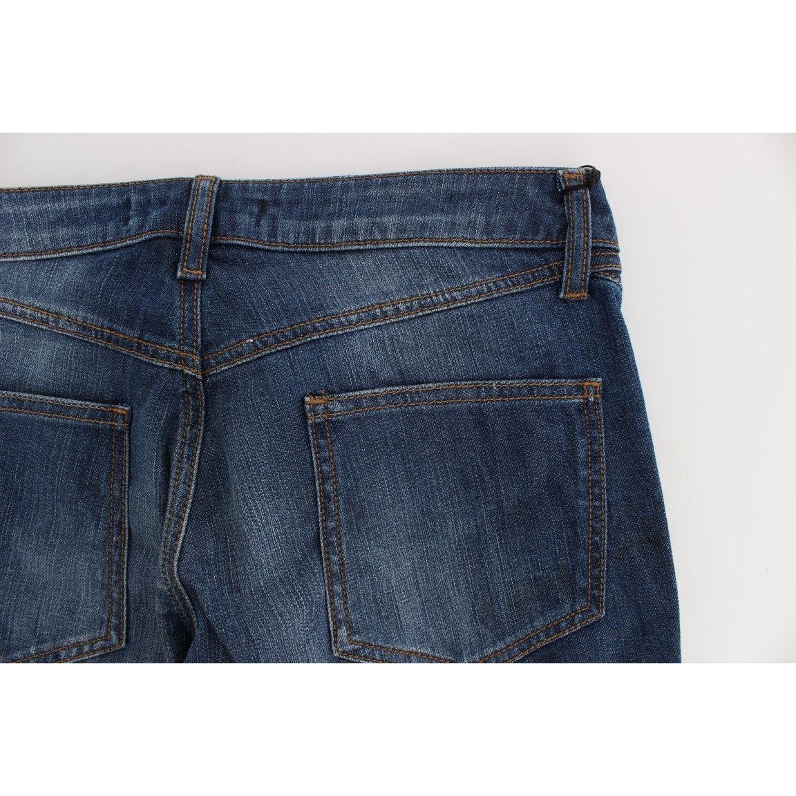 بنطلون جينز أزرق اللون من كافالي شيك بقصّة بوت كات