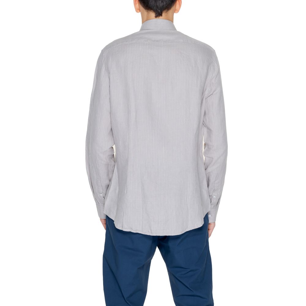 Front view with bag zipped and handles upright.