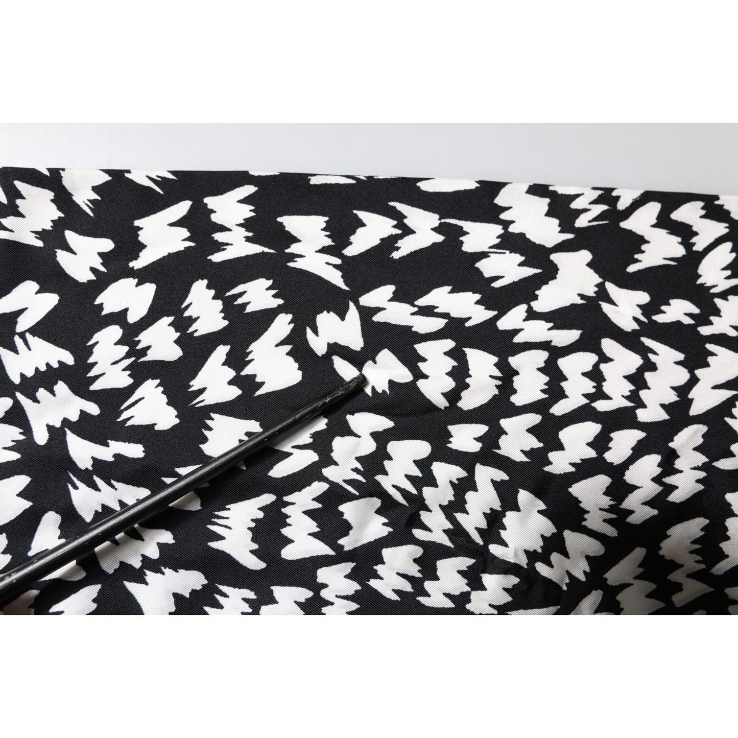 Dolce & Gabbana Black White Patterned Fringes Shawl Scarf MS7157