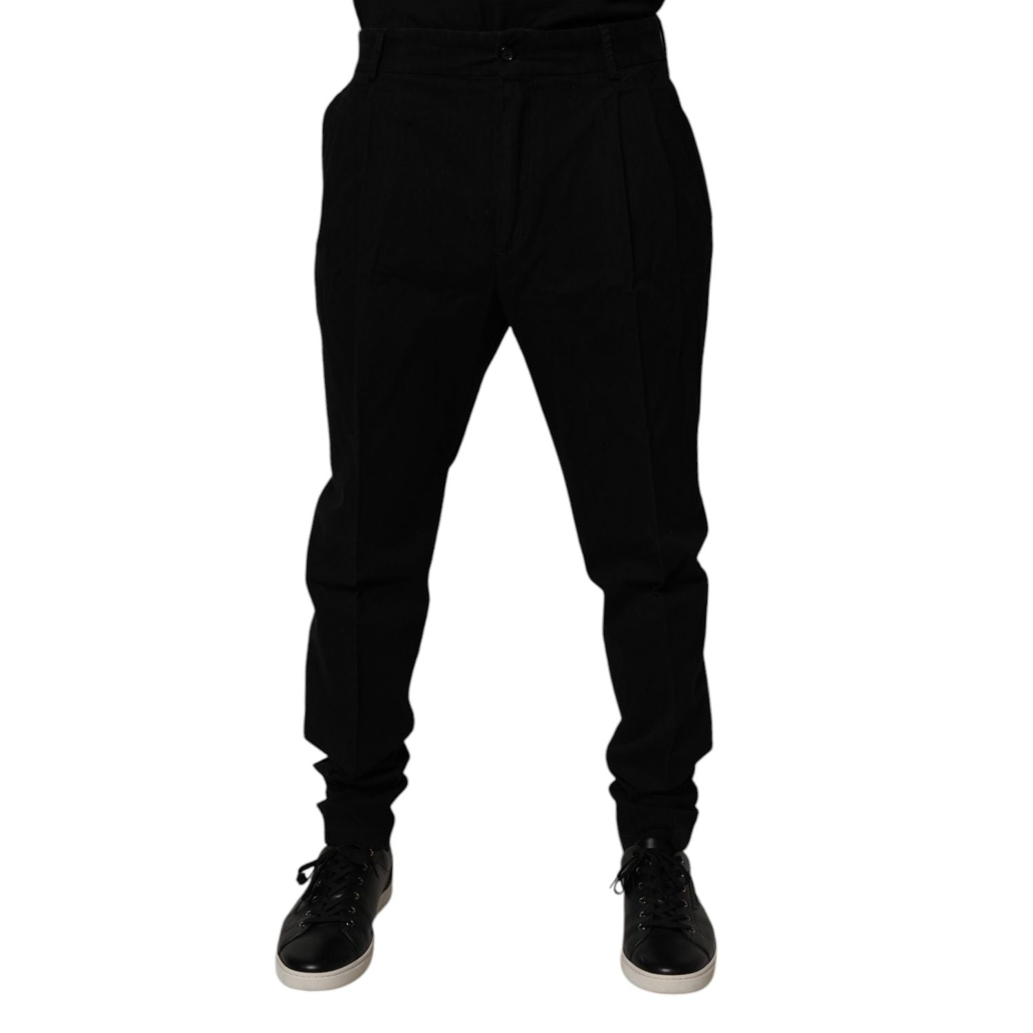 Front view with bag zipped and handles upright.