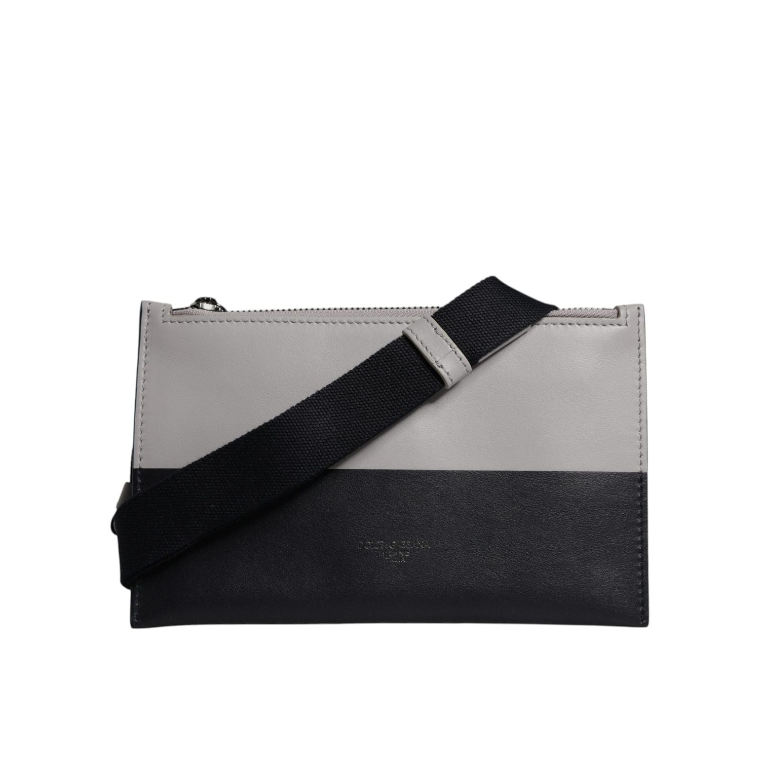 Front view with bag zipped and handles upright.