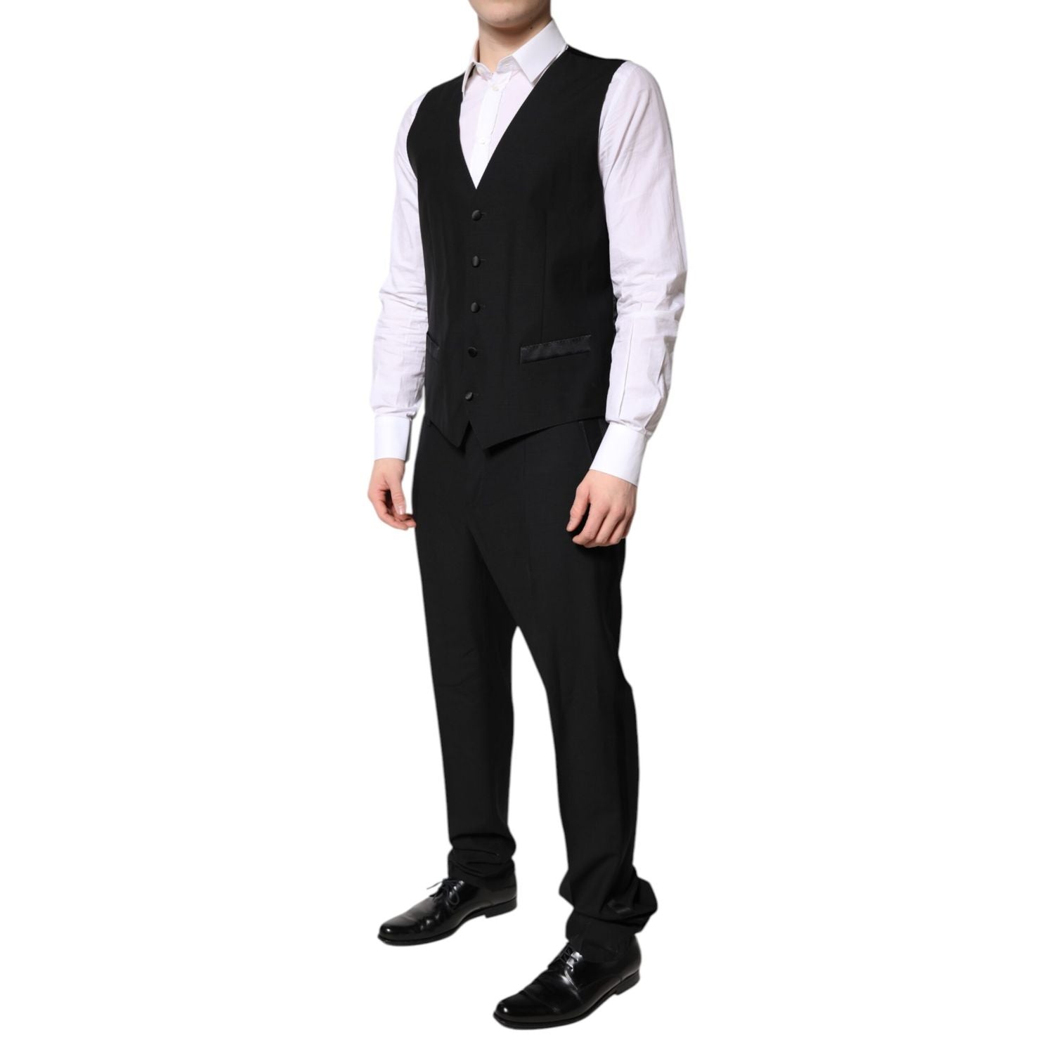Front view with bag zipped and handles upright.