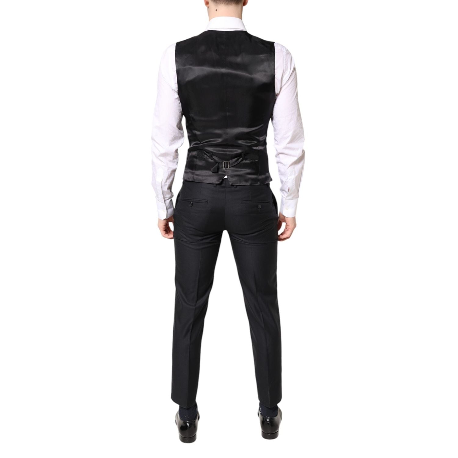 Front view with bag zipped and handles upright.