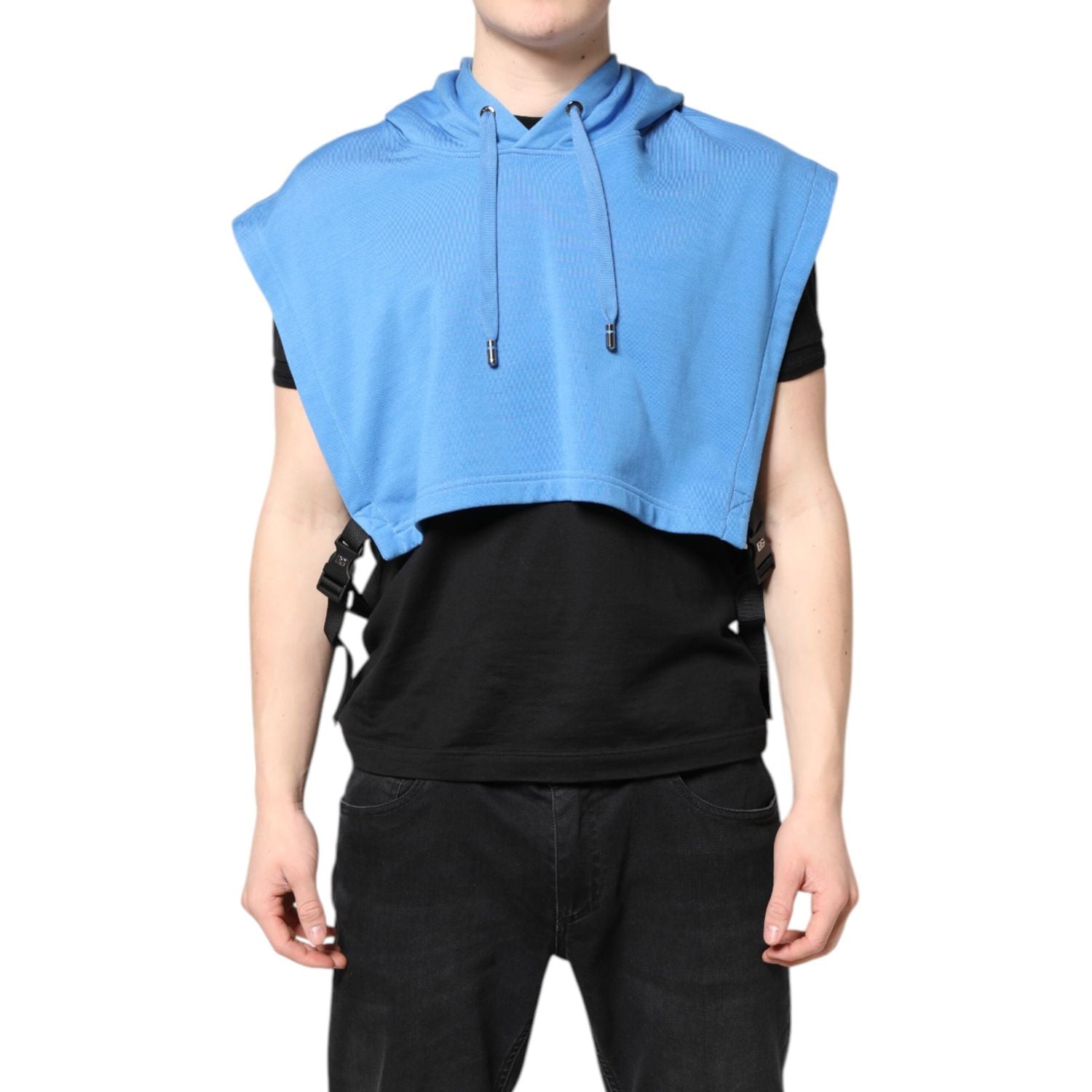 Front view with bag zipped and handles upright.