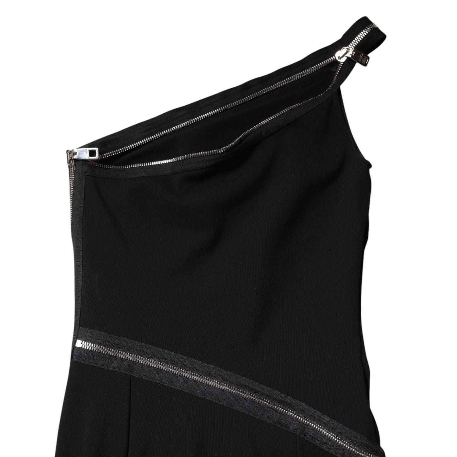 Front view with bag zipped and handles upright.