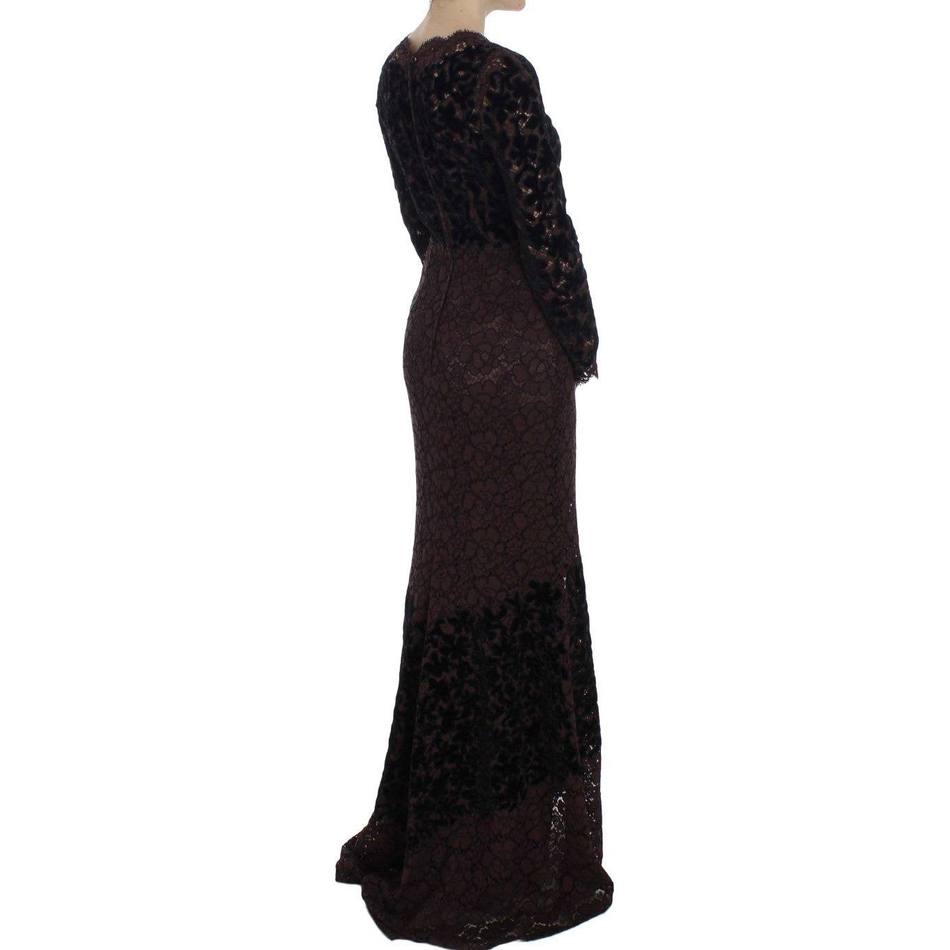 فستان ماكسي أنيق من الدانتيل باللون البنفسجي من دولتشي آند غابانا