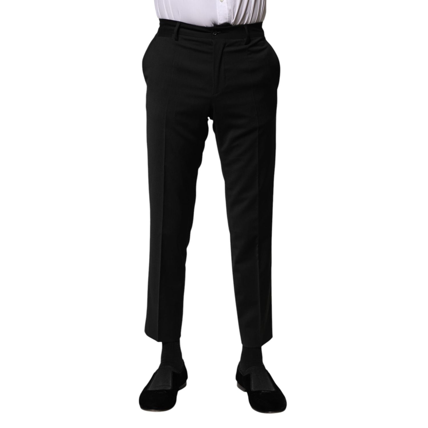 Front view with bag zipped and handles upright.