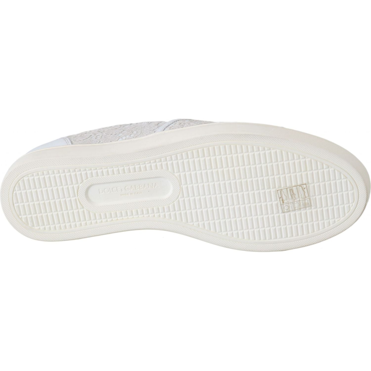 حذاء دولتشي آند غابانا الأنيق باللون الأبيض الفاتح للسيدات