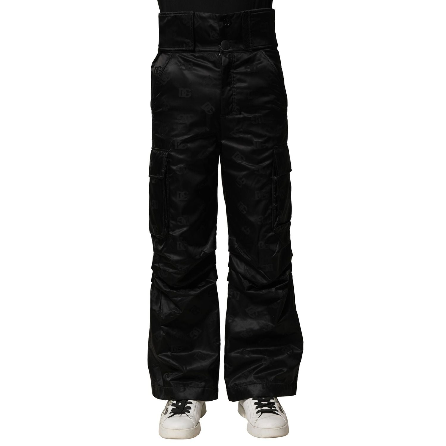 Front view with bag zipped and handles upright.