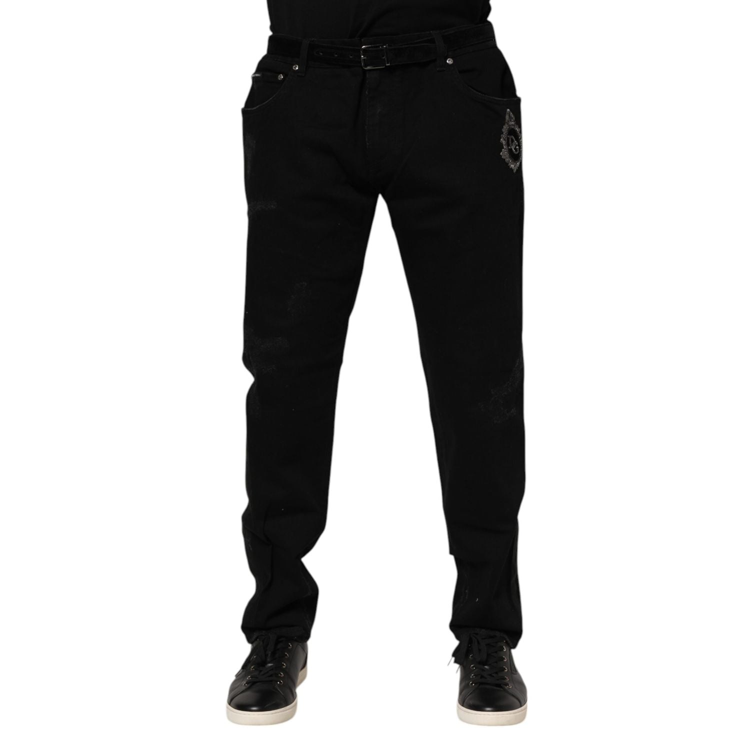 Front view with bag zipped and handles upright.