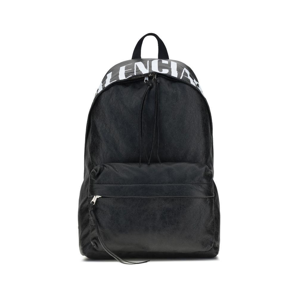 Front view with bag zipped and handles upright.