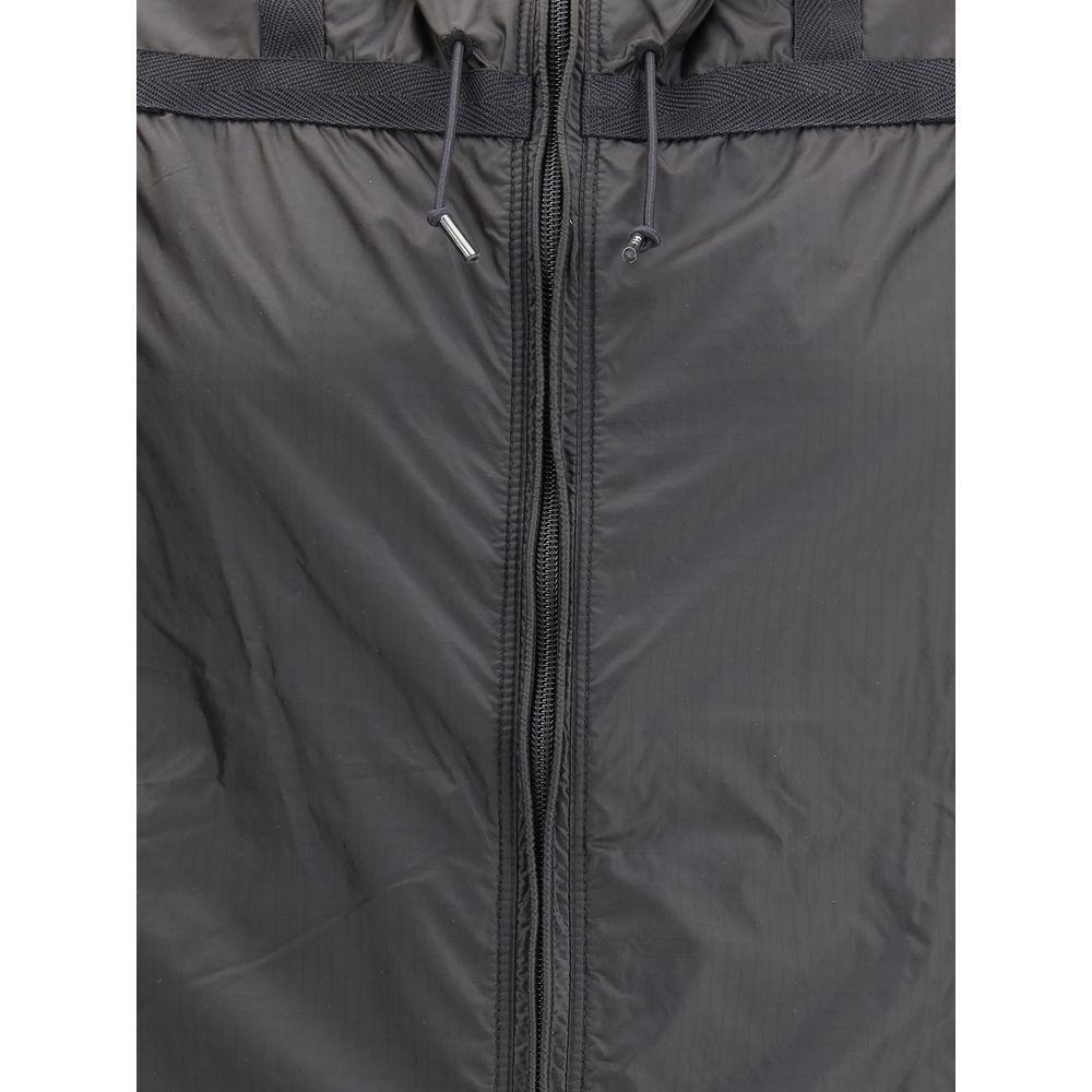 Front view with bag zipped and handles upright.