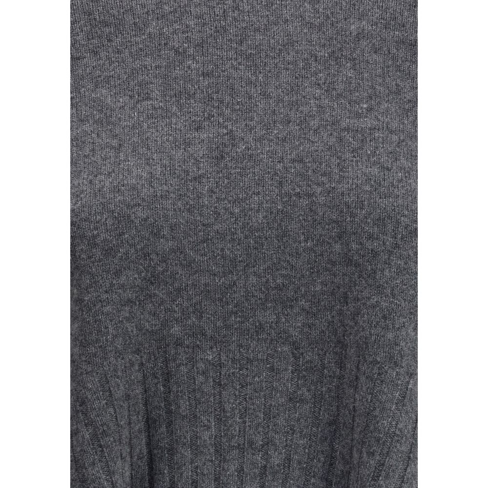 Close-up of Loulou De Saison Gray Cashmere Sweatshirt, showcasing ribbed texture and luxurious soft material for a chic, refined look.