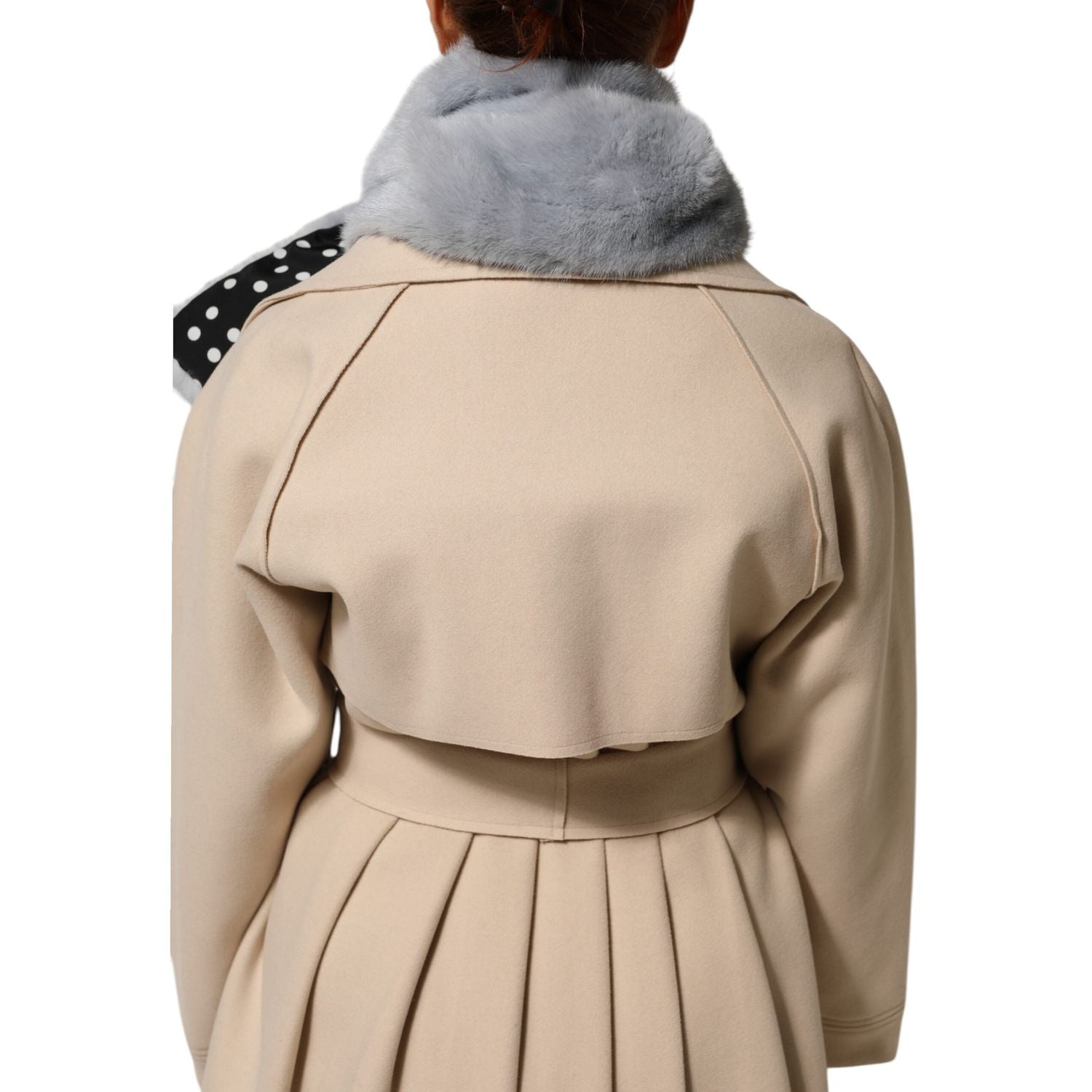 Front view with bag zipped and handles upright.