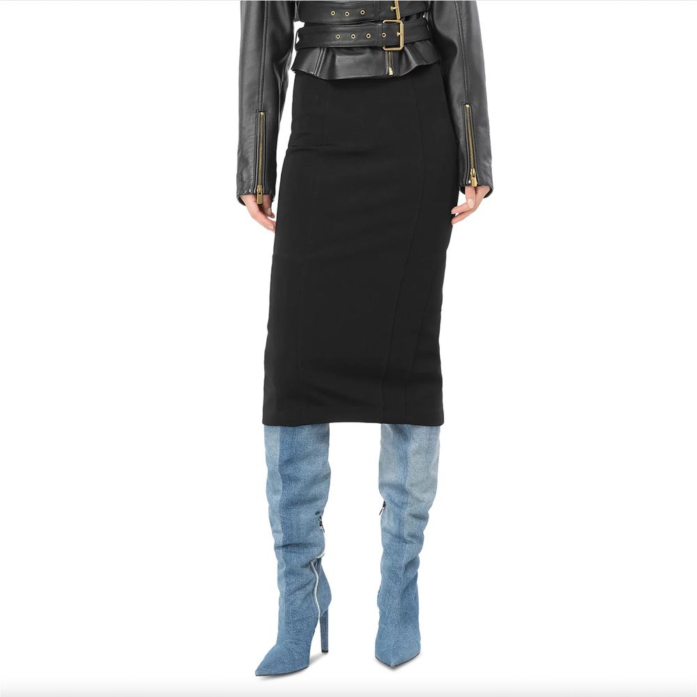 PINKO Black Viscose Skirt with rear zip closure, slim fit, made in Italy, paired with a leather jacket and denim boots.