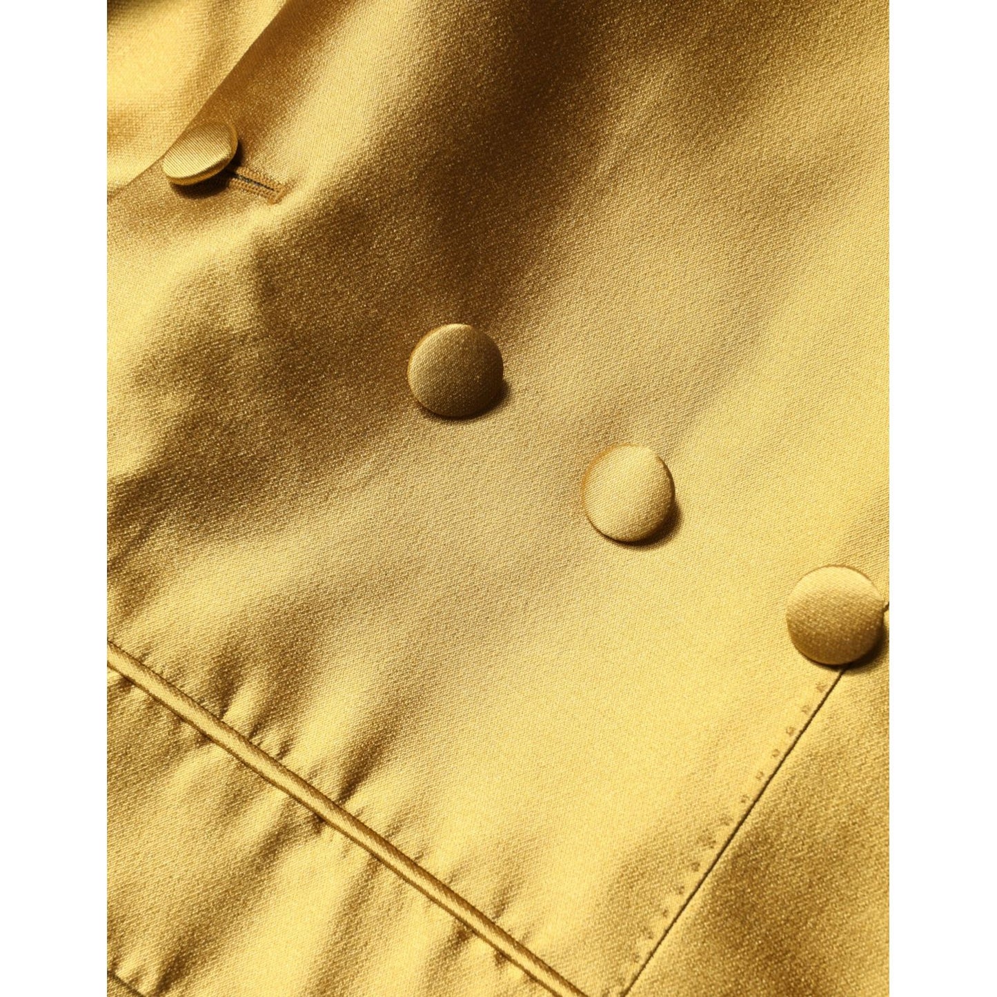 جاكيت بليزر بأكمام طويلة من الساتان الذهبي من دولتشي آند غابانا