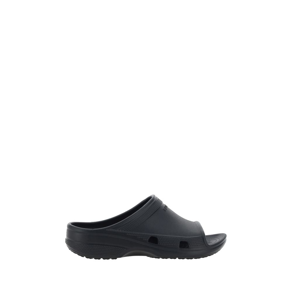 Balenciaga Eva Sandals in rubber, featuring an open toe design with embossed logo on the strap. Season: SS25. Composition: 100% Rubber.