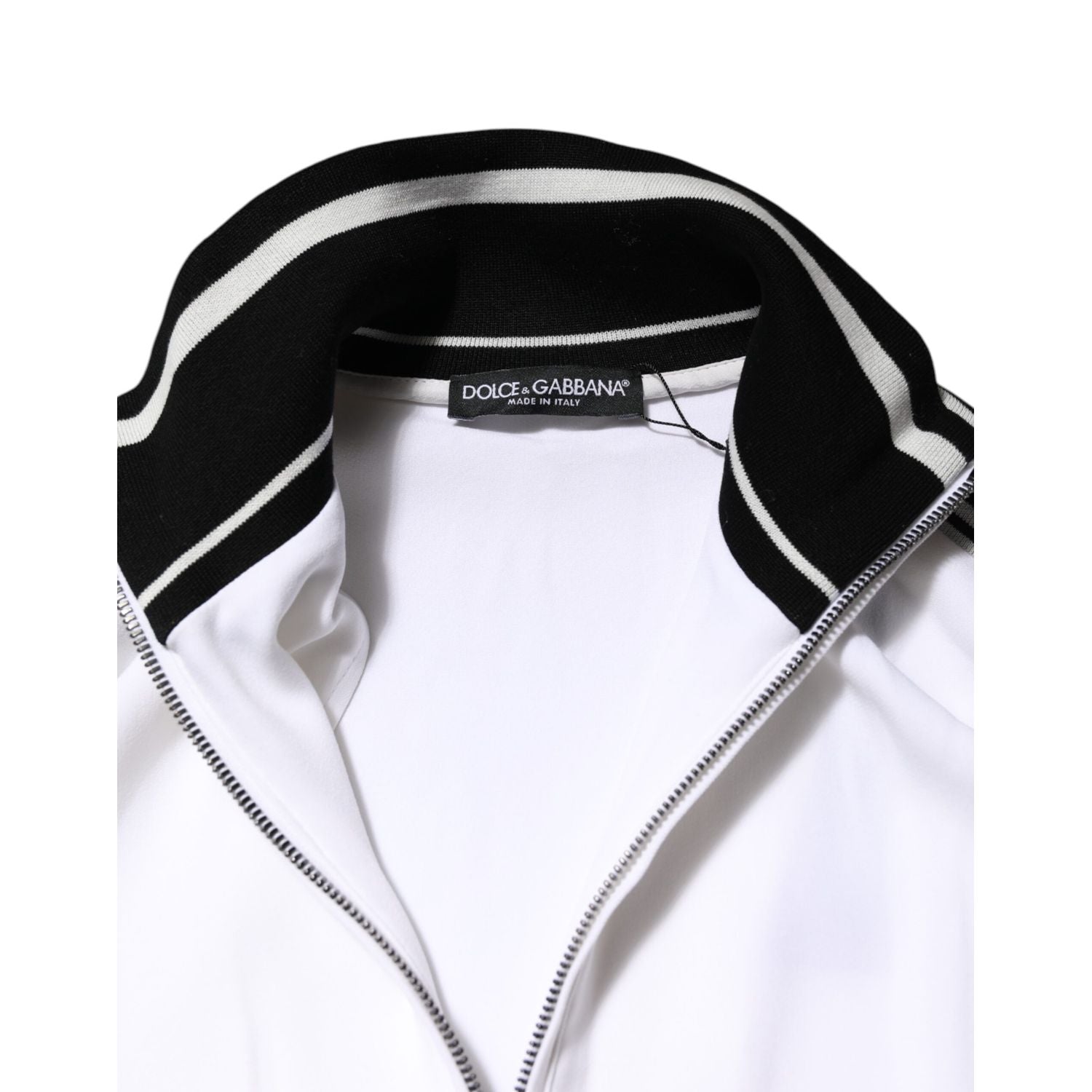 Front view with bag zipped and handles upright.
