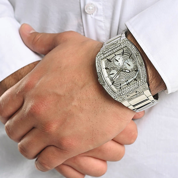 Gent wearing GUESS Mod. GW0094G1 watch, silver 925° material, quartz analog movement, water resistant 5 ATM, 43 mm case size.