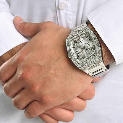 Gent wearing GUESS Mod. GW0094G1 watch, silver 925° material, quartz analog movement, water resistant 5 ATM, 43 mm case size.