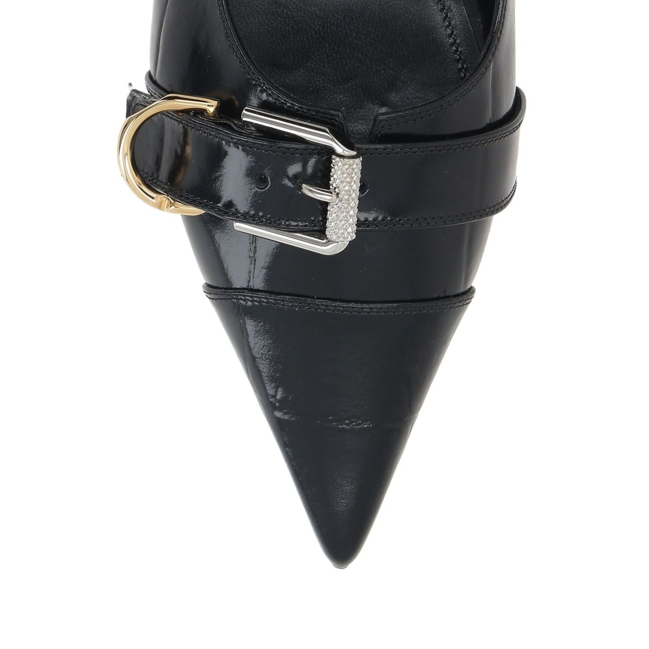 Front view with bag zipped and handles upright.