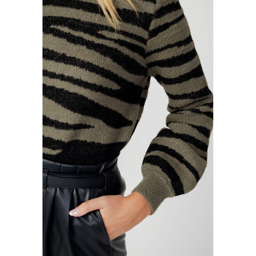 Jacqueline De Yong Green Nylon Sweater with animal print design, crew neck, and long sleeves, offering a trendy look for autumn.