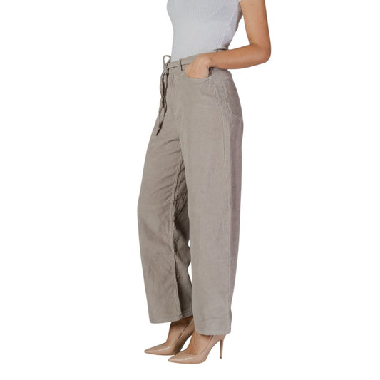 Woman wearing Only Beige Cotton Pant with matching belt showcasing baggy jogger style for comfort and breathability.