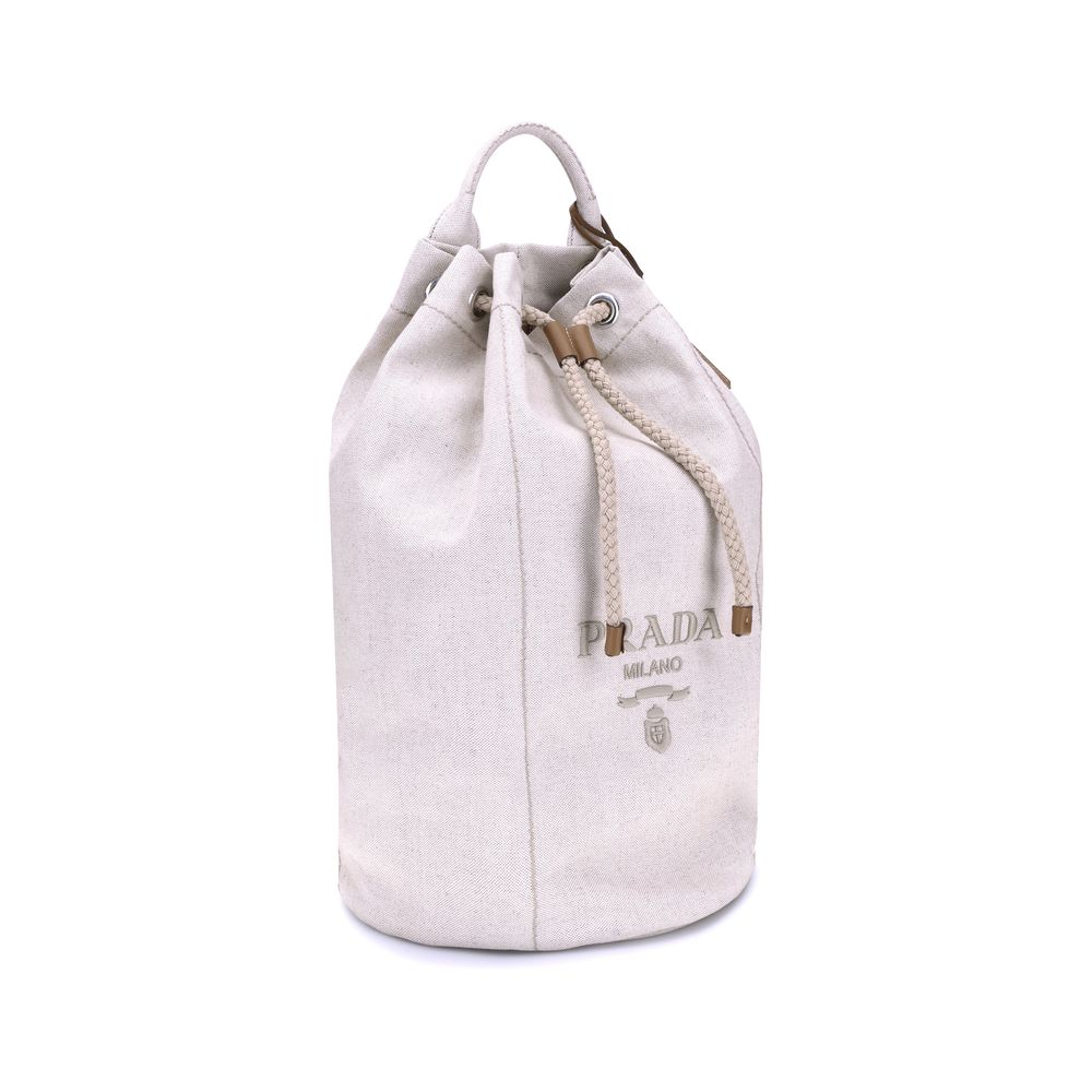 Front view with bag zipped and handles upright.