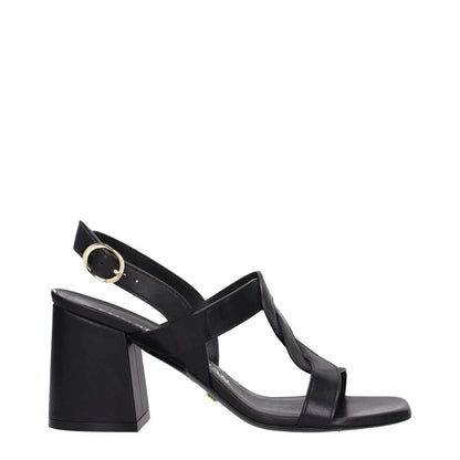 Stuart Weitzman Black Leather Platform Sandals with buckle closure, open toe, mid heels, leather sole, heel height 7.5 cm.