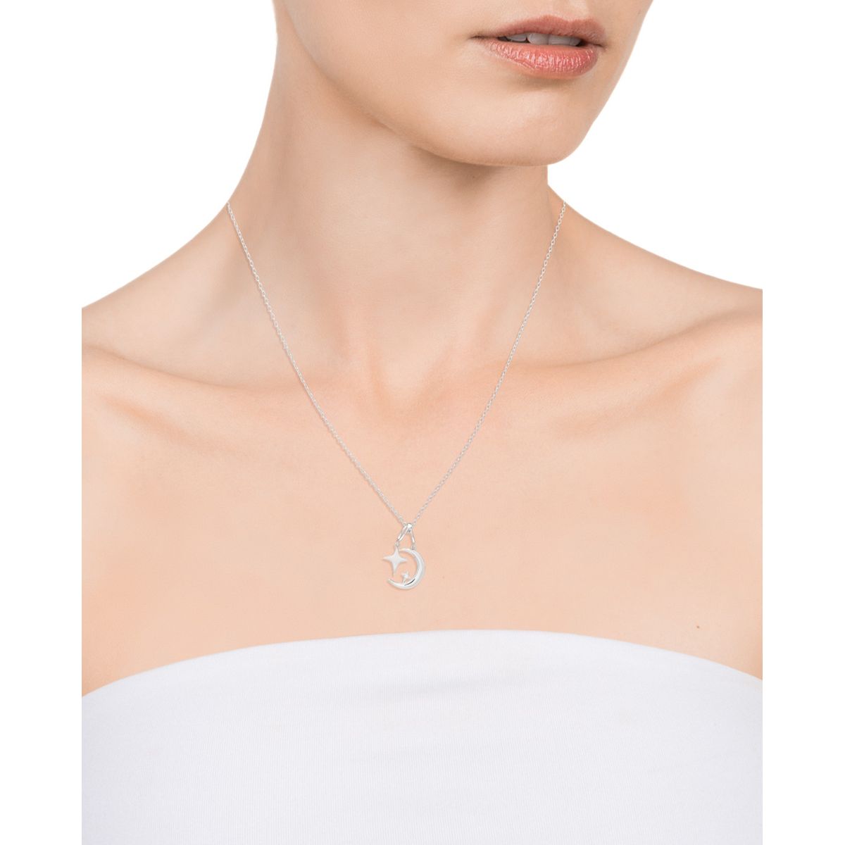Elegant lady wearing VICEROY JEWELS Mod. 13011C000-30, silver 925° necklace with a sleek design, perfect for a stylish look.