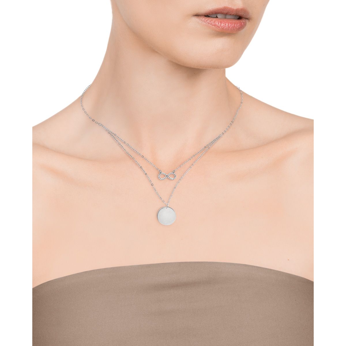 Woman wearing silver necklace VICEROY JEWELS Mod. 4087C000-00 with quartz analog dial, showcasing elegant design.