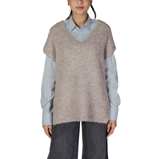 Vero Moda Beige Recycled Polyester Sweater from Fall/Winter collection, featuring a soft blend of polyester, nylon, wool, and elastane.
